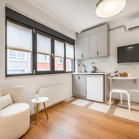 Unforgettable Holidays Near To Istiklal Street Lägenhet