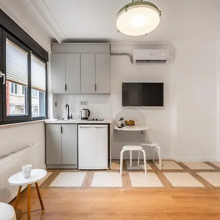 Unforgettable Holidays Near To Istiklal Street Lägenhet *